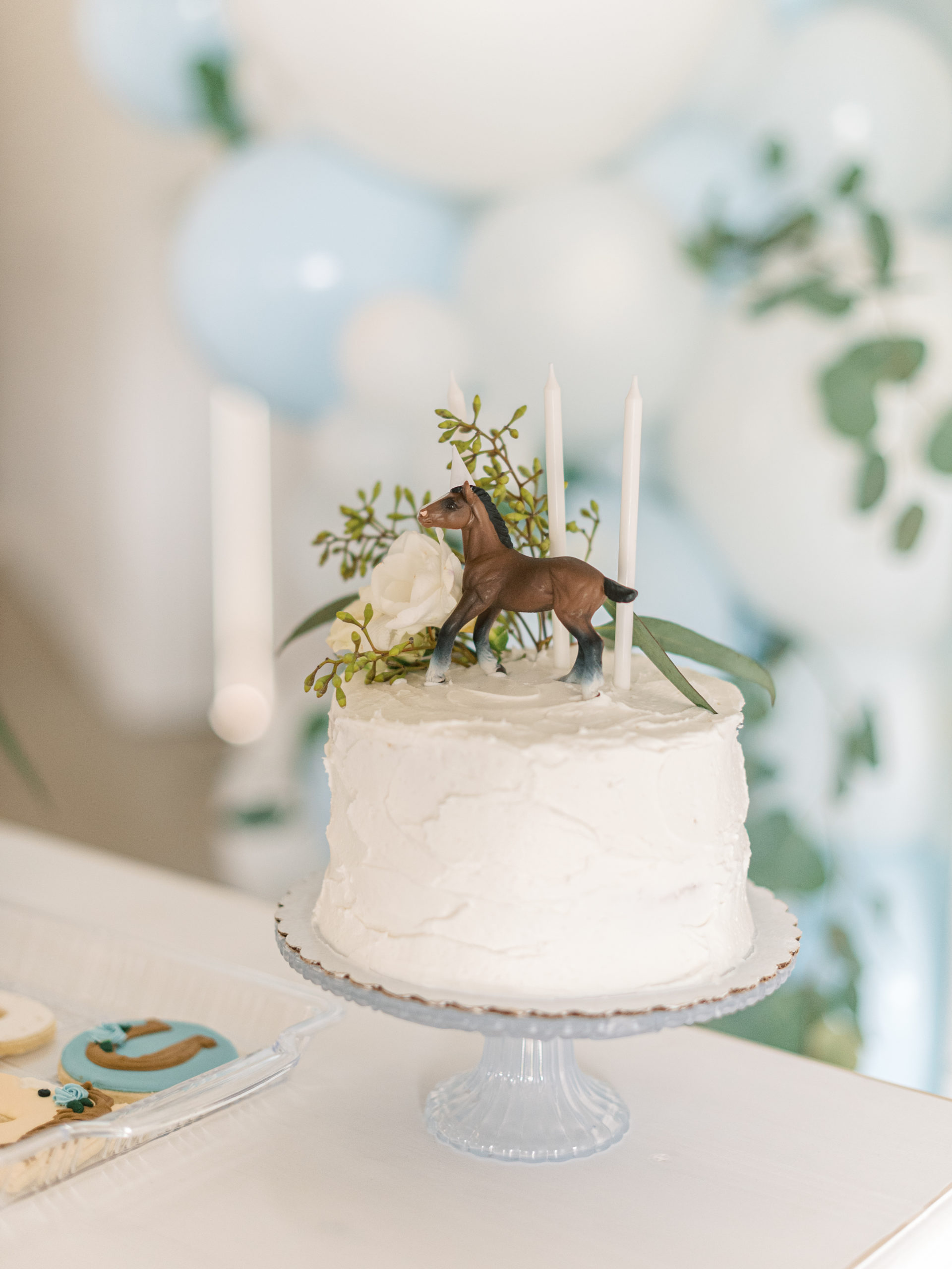 Horse topper for the cake 